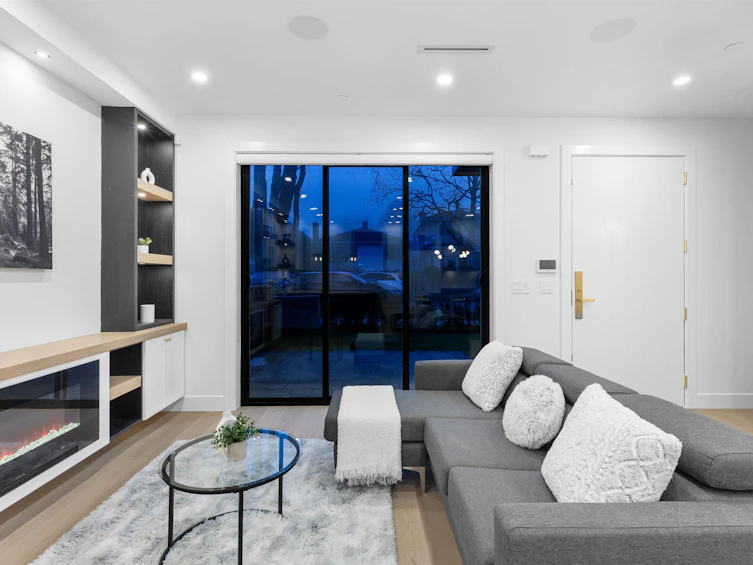 1-76 E 45th Avenue, Vancouver, BC, V5W 1W7 - 3