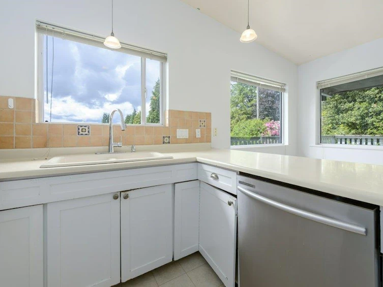 422 Genoa Crescent, North Vancouver, BC, V7N 3B7 - 9