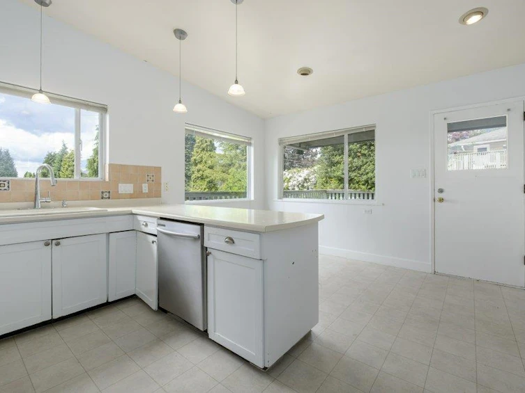 422 Genoa Crescent, North Vancouver, BC, V7N 3B7 - 10