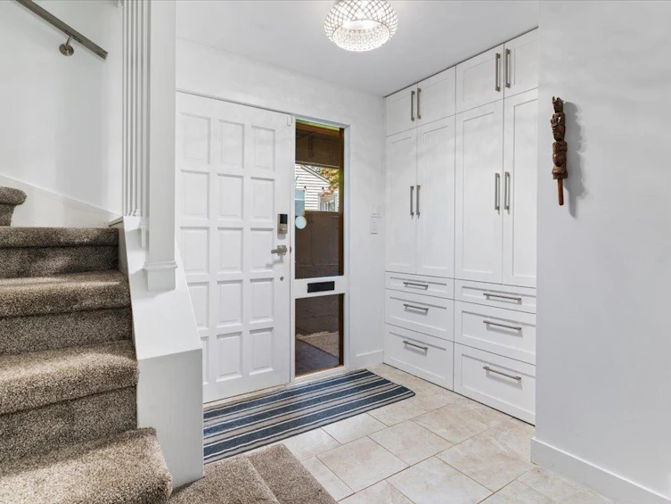818 Frederick Road, North Vancouver, BC, V7K 2Y3 - 3