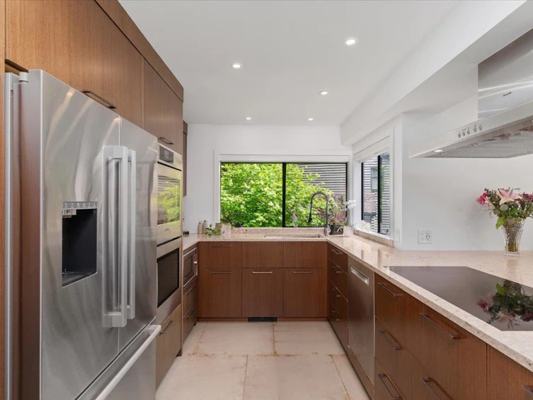 818 Frederick Road, North Vancouver, BC, V7K 2Y3 - 8