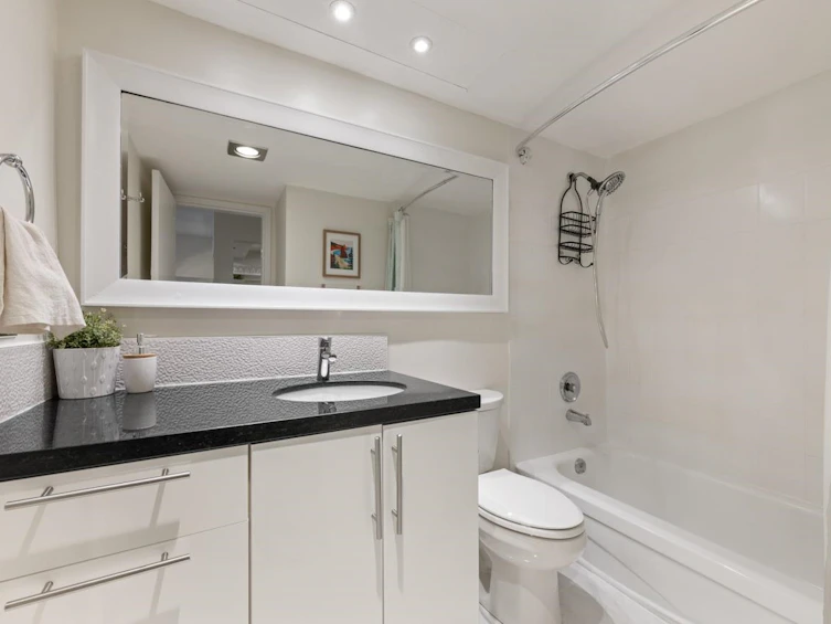 102-1450 Laburnum Street, Vancouver, BC, V6J 3W3 - 17
