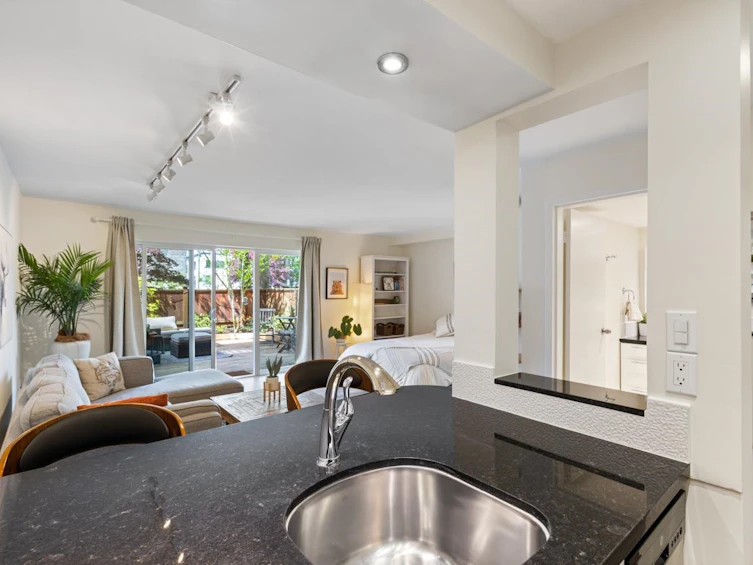 102-1450 Laburnum Street, Vancouver, BC, V6J 3W3 - 14