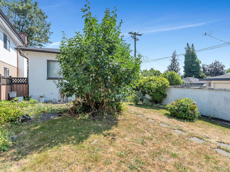 7965 Ontario Street, Vancouver, BC, V5X 3E2 - 7