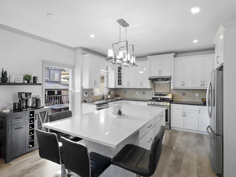19354 72a Avenue, Surrey, BC, V4N 5X9 - 4