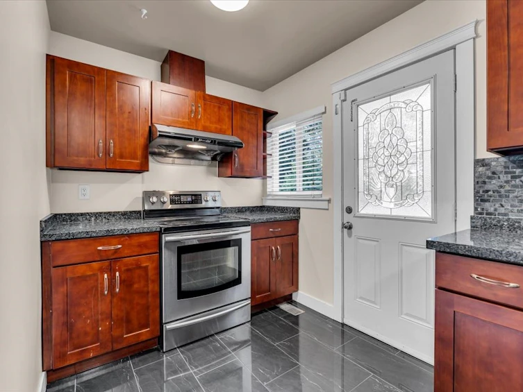 11337 Lansdowne Drive, Surrey, BC, V3R 4Z8 - 12