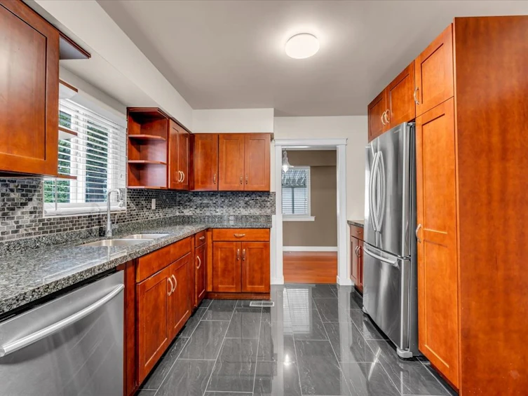 11337 Lansdowne Drive, Surrey, BC, V3R 4Z8 - 11