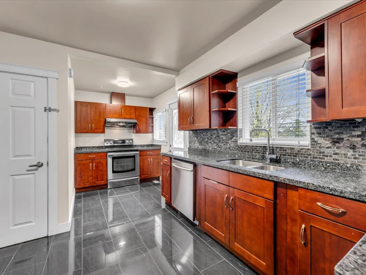 11337 Lansdowne Drive, Surrey, BC, V3R 4Z8 - 9