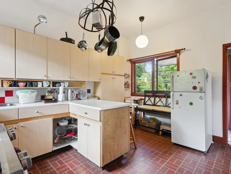 4698 W 4th Avenue, Vancouver, BC, V6R 1R5 - 11
