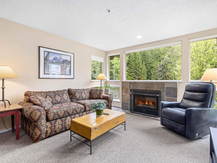 303/304-4905 Spearhead Place, Whistler, BC, V8E 1E8 - 3