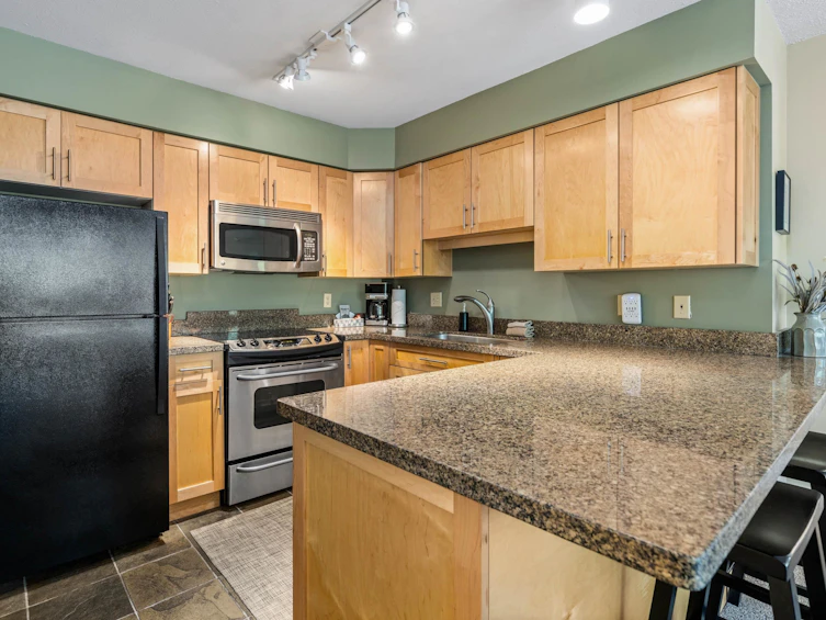 303/304-4905 Spearhead Place, Whistler, BC, V8E 1E8 - 18
