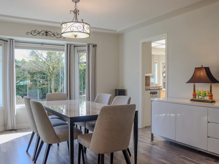 8598 142a Street, Surrey, BC, V3W 0S6 - 8