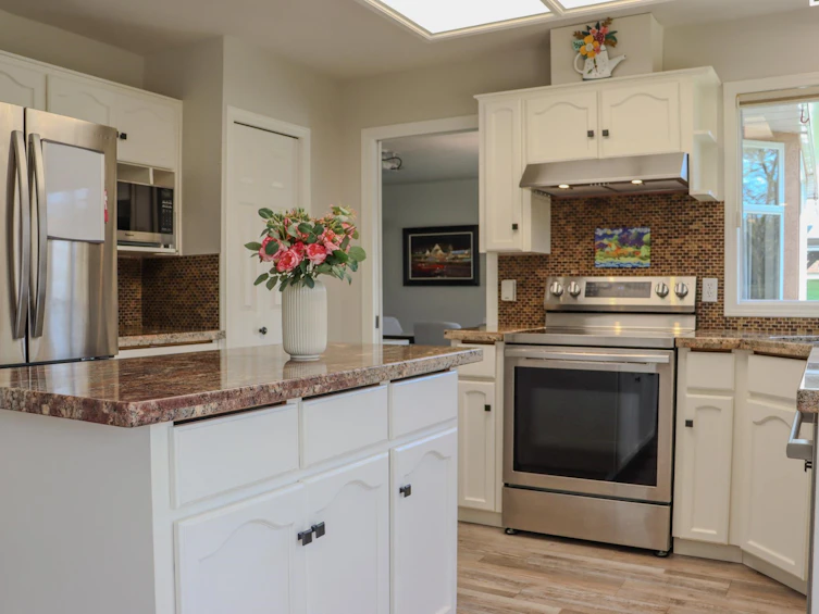 8598 142a Street, Surrey, BC, V3W 0S6 - 11