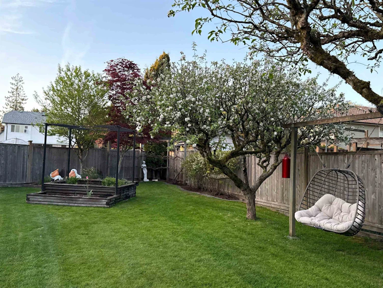 8598 142a Street, Surrey, BC, V3W 0S6 - 38