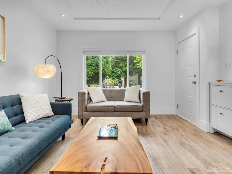 949 E 24th Avenue, Vancouver, BC, V5V 2A8 - 4