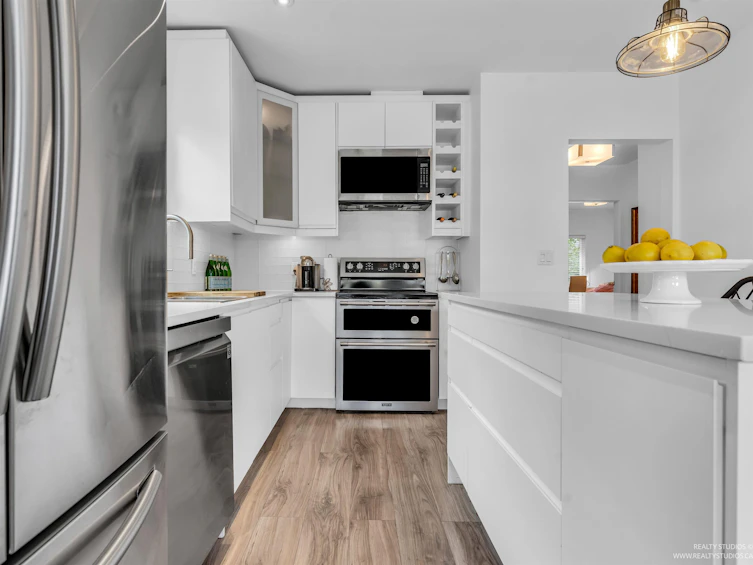 949 E 24th Avenue, Vancouver, BC, V5V 2A8 - 9