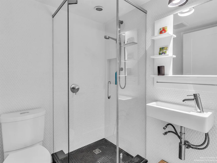 949 E 24th Avenue, Vancouver, BC, V5V 2A8 - 23