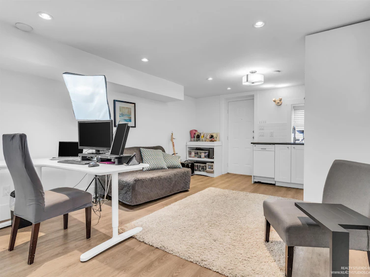 949 E 24th Avenue, Vancouver, BC, V5V 2A8 - 26