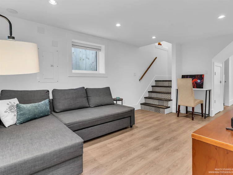 949 E 24th Avenue, Vancouver, BC, V5V 2A8 - 24