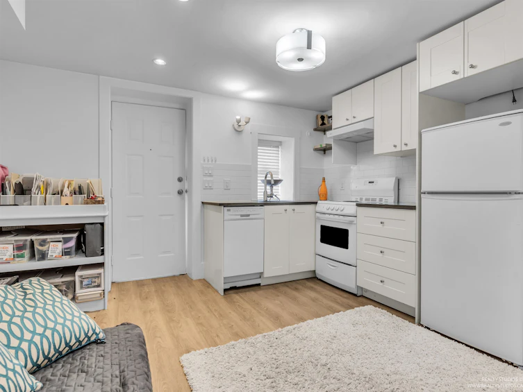949 E 24th Avenue, Vancouver, BC, V5V 2A8 - 27