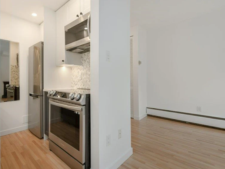102-1108 Nicola Street, Vancouver, BC, V6G 2E2 - 10