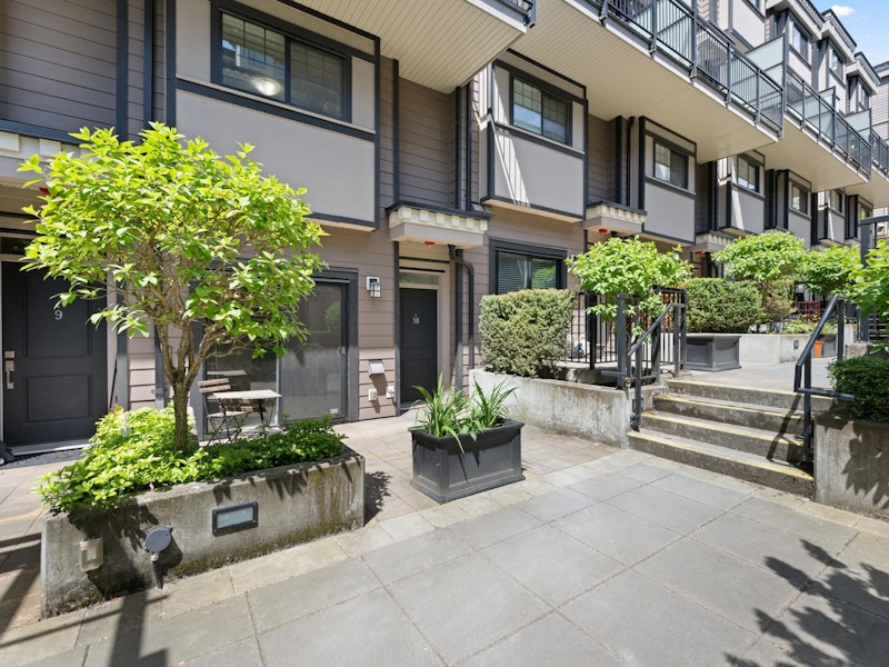 10 - 838 Royal Avenue, New Westminster BC V3M 1J9