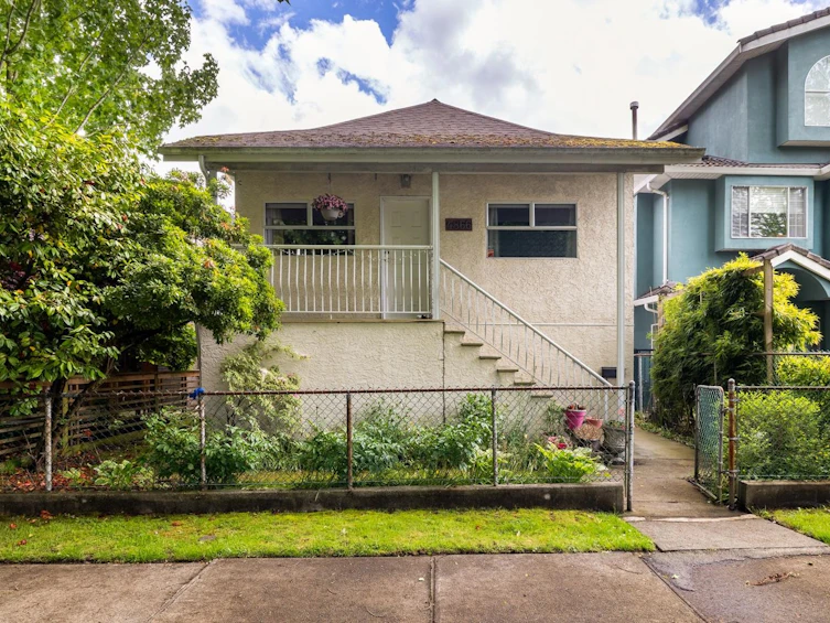 4866 James Street, Vancouver, BC, V5V 3J4 - 2