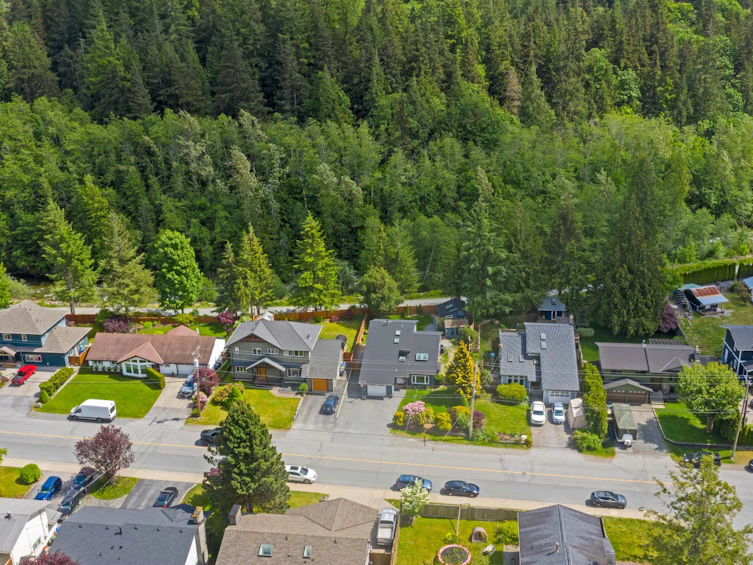 38582 Westway Avenue, Squamish, BC, V8B 0L6 - 36