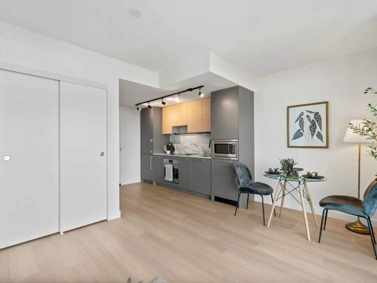 4004-13725 George Junction, Surrey, BC, V3T 0V7 - 5