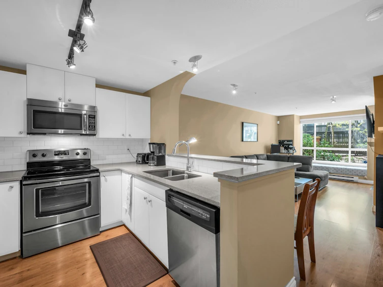 214-6833 Village Green, Burnaby, BC, V5E 4M1 - 2