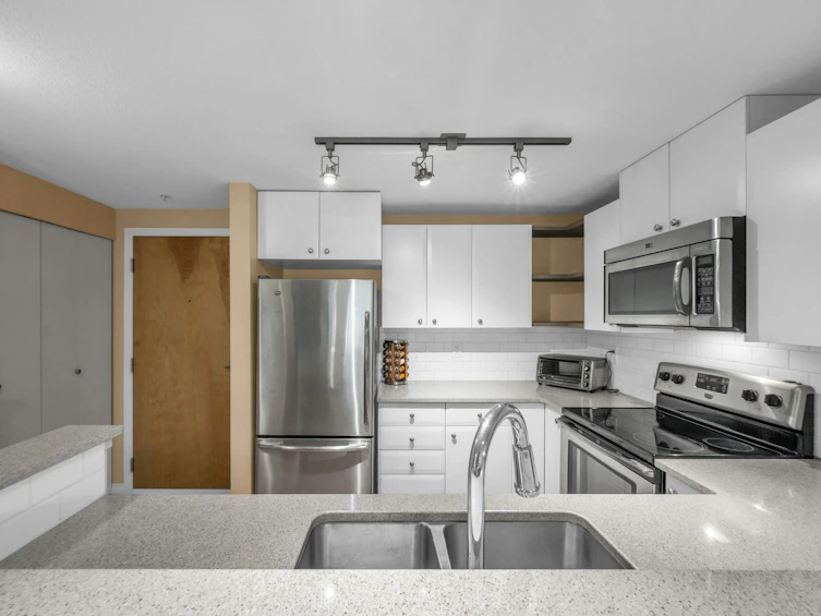 214-6833 Village Green, Burnaby, BC, V5E 4M1 - 4