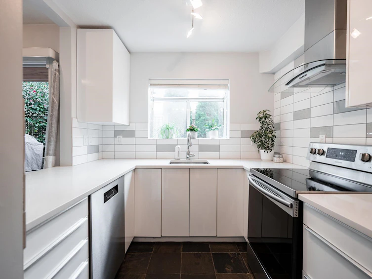 203-1631 Vine Street, Vancouver, BC, V6K 3J3 - 9