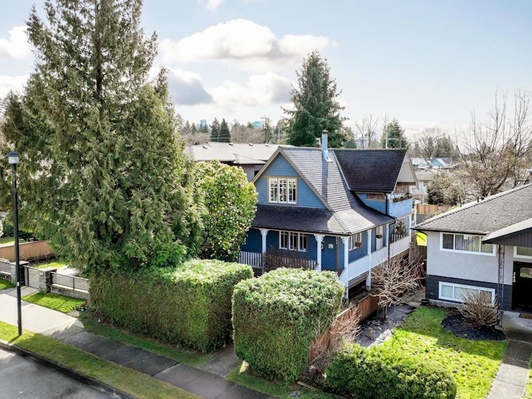 341 W 22nd Street, North Vancouver, BC, V7M 2A3