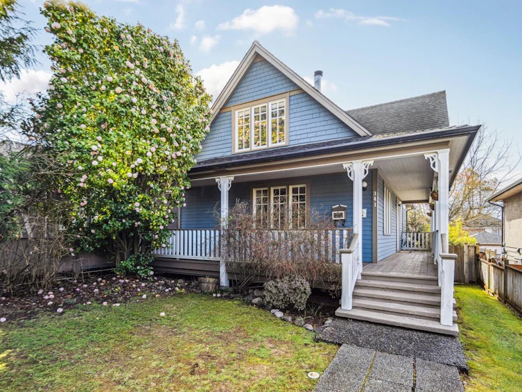341 W 22nd Street, North Vancouver, BC, V7M 2A3 - 2