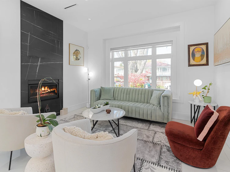 886 E 38th Avenue, Vancouver, BC, V5W 1J3 - 2
