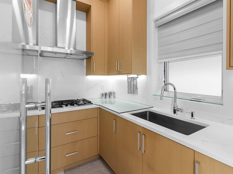 886 E 38th Avenue, Vancouver, BC, V5W 1J3 - 11