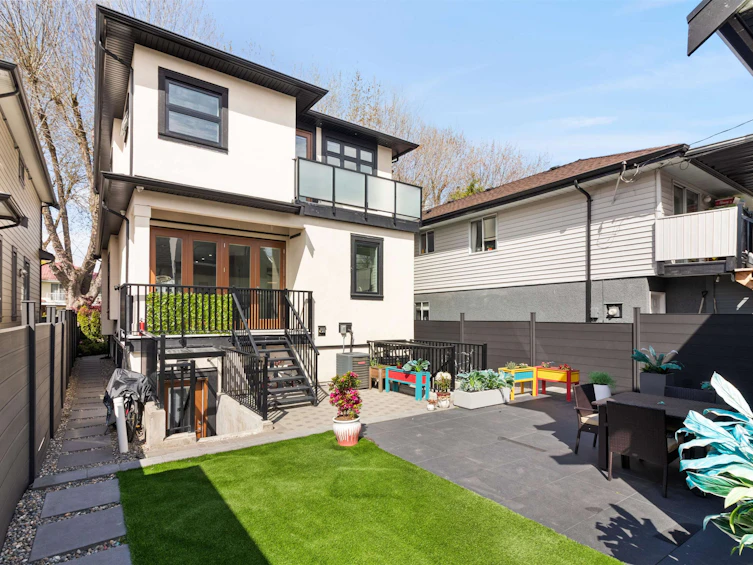 886 E 38th Avenue, Vancouver, BC, V5W 1J3 - 31