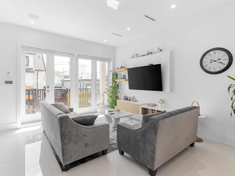 886 E 38th Avenue, Vancouver, BC, V5W 1J3 - 3