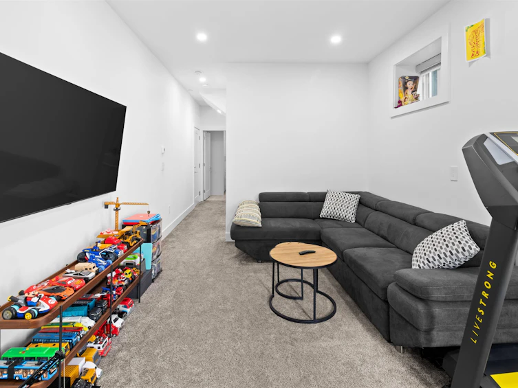 886 E 38th Avenue, Vancouver, BC, V5W 1J3 - 28