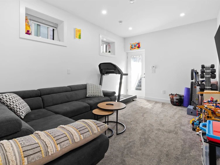886 E 38th Avenue, Vancouver, BC, V5W 1J3 - 27