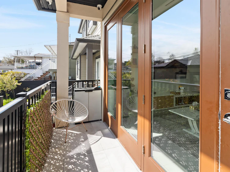 886 E 38th Avenue, Vancouver, BC, V5W 1J3 - 30
