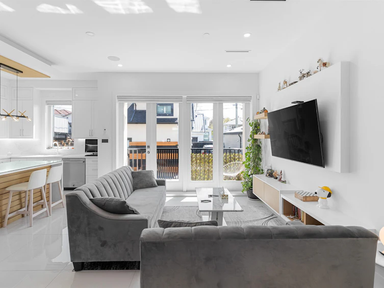 886 E 38th Avenue, Vancouver, BC, V5W 1J3 - 4