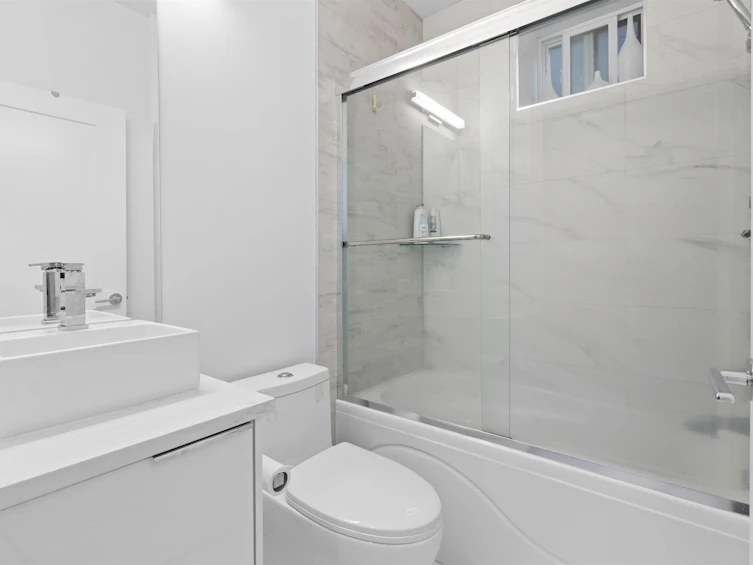 886 E 38th Avenue, Vancouver, BC, V5W 1J3 - 26