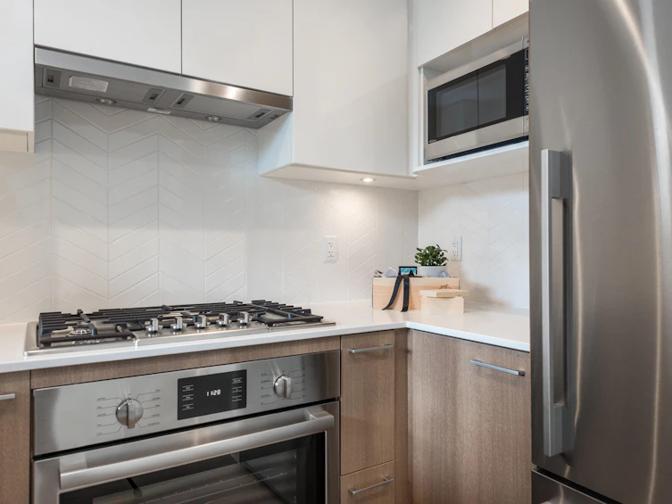 111-715 W 15th Street, North Vancouver, BC, V7M 1T2 - 4