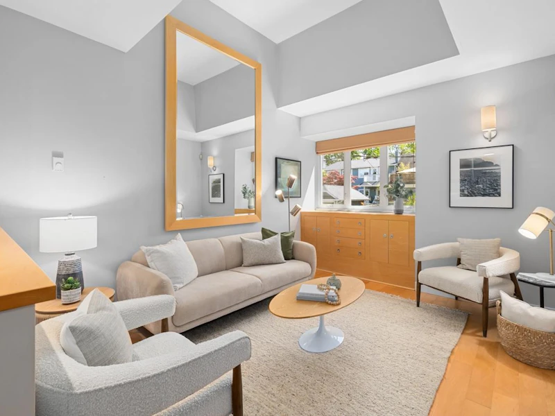 366 W 14th Avenue, Vancouver BC V5Y 1X4