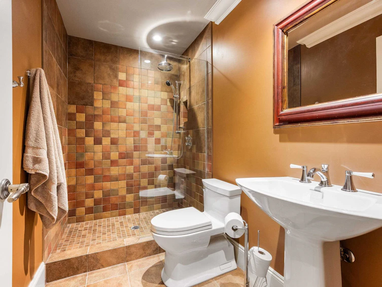 230 First Avenue, Cultus Lake, BC, V2R 4Y6 - 34