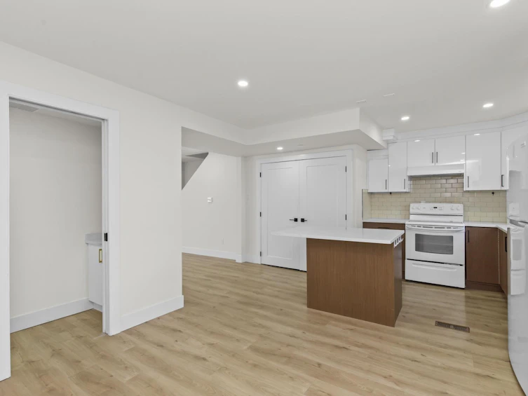 32349 Brant Avenue, Mission, BC, V2V 4Y9 - 9