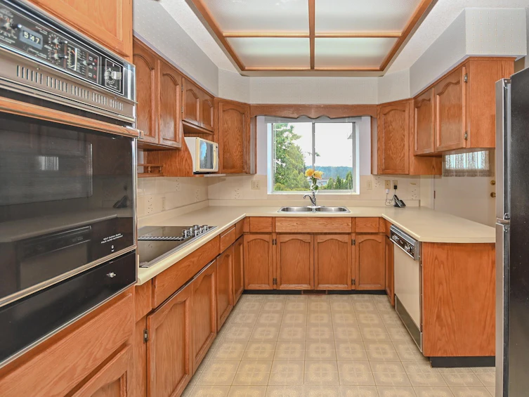 2560 Bluebell Avenue, Coquitlam, BC, V3E 2G1 - 13