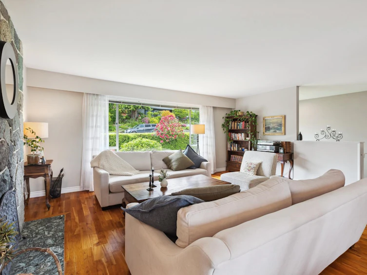 1170 Beaufort Road, North Vancouver, BC, V7G 1R7 - 4
