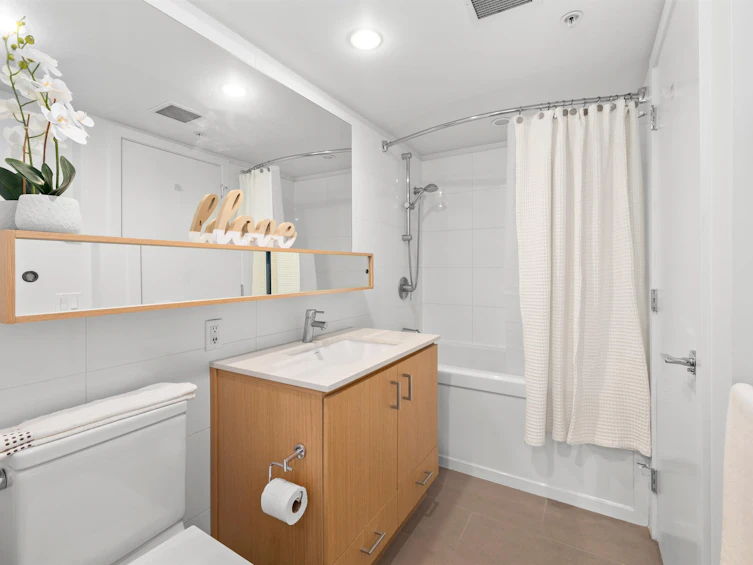 213-221 E 3rd Street, North Vancouver, BC, V7L 0C1 - 17